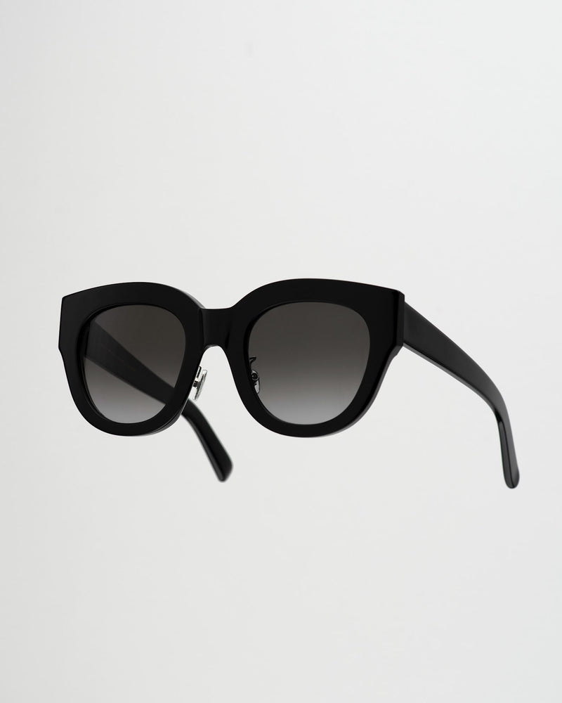 Cleo Black - grey gradient lens