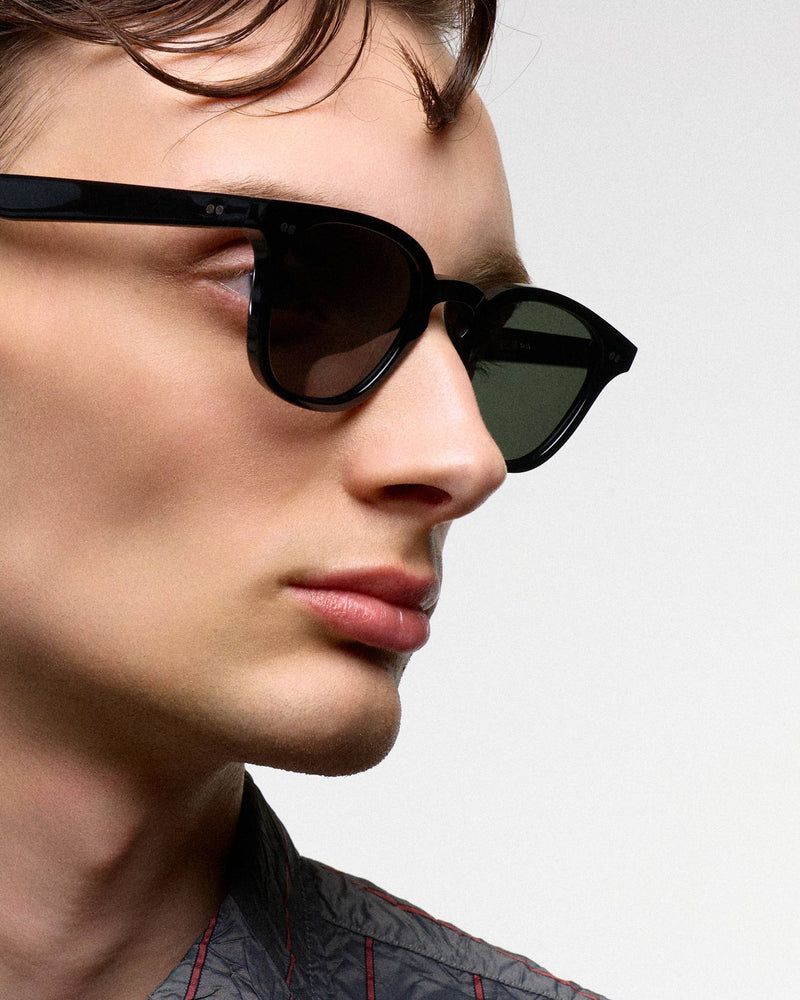 River Black - green solid lens
