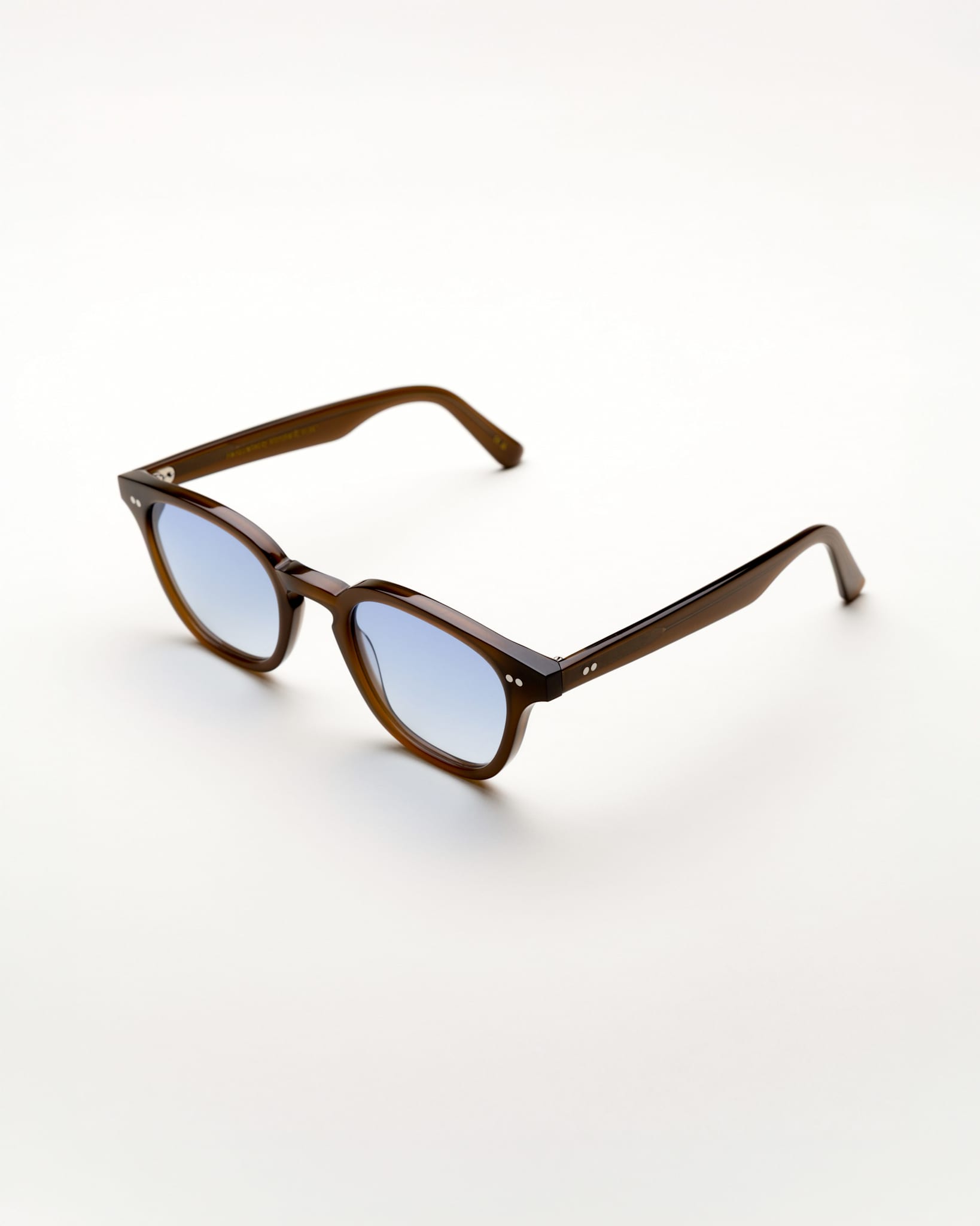 River Chocolate - blue gradient lens