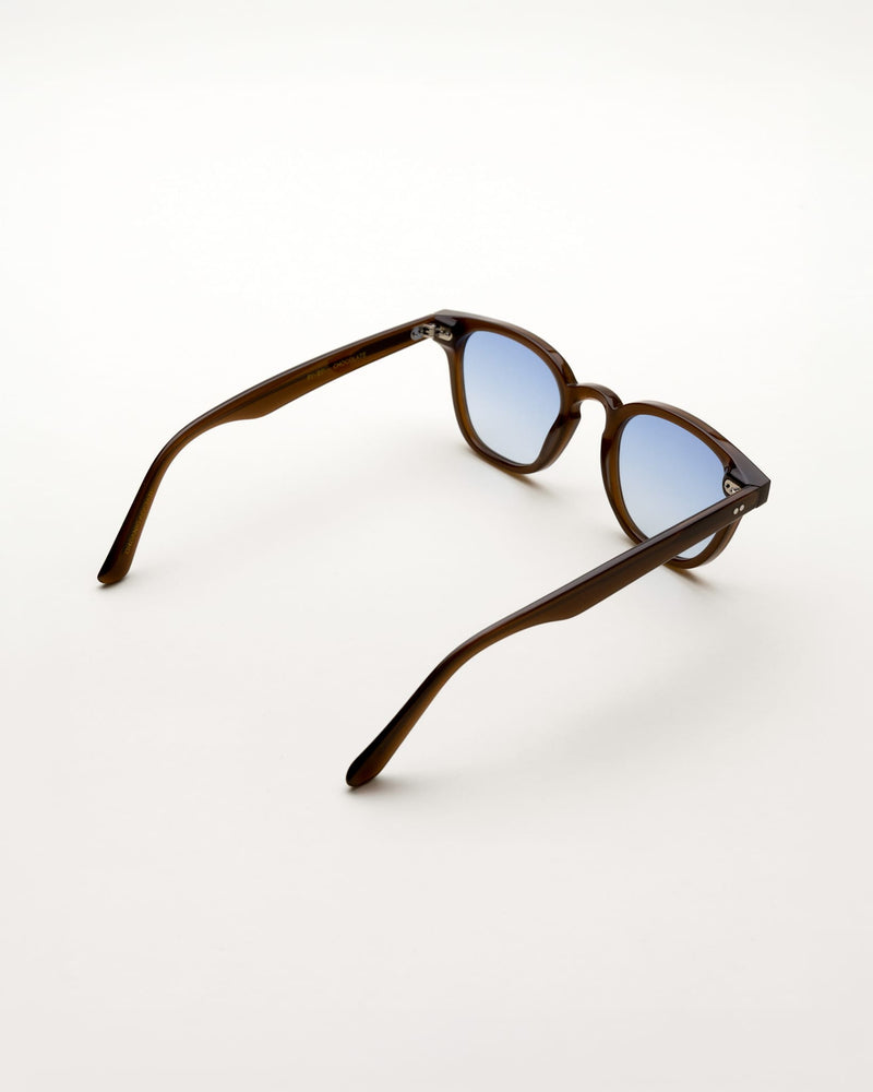 River Chocolate - blue gradient lens
