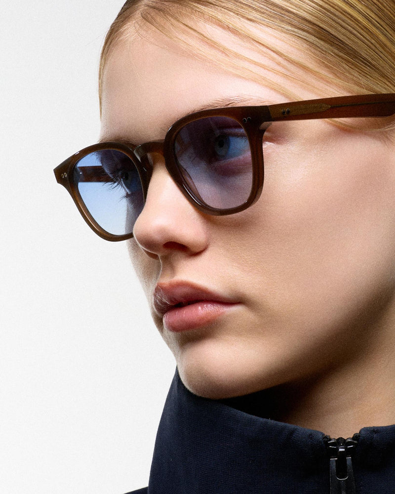 River Chocolate - blue gradient lens