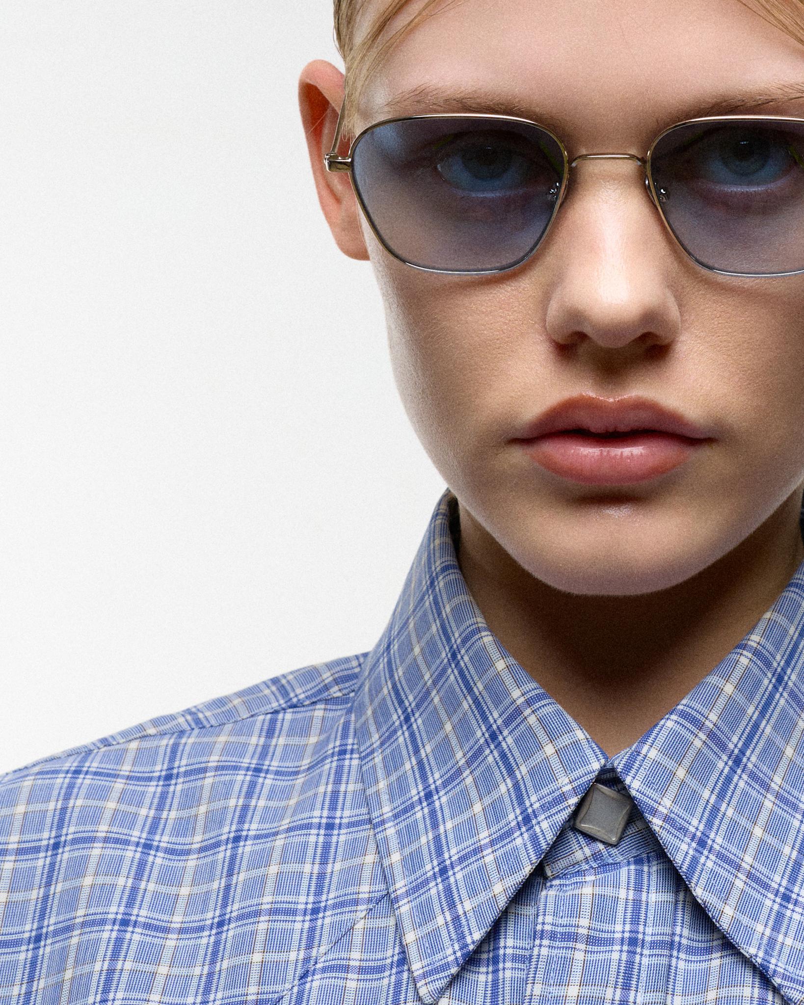 Otis Silver - blue gradient lens