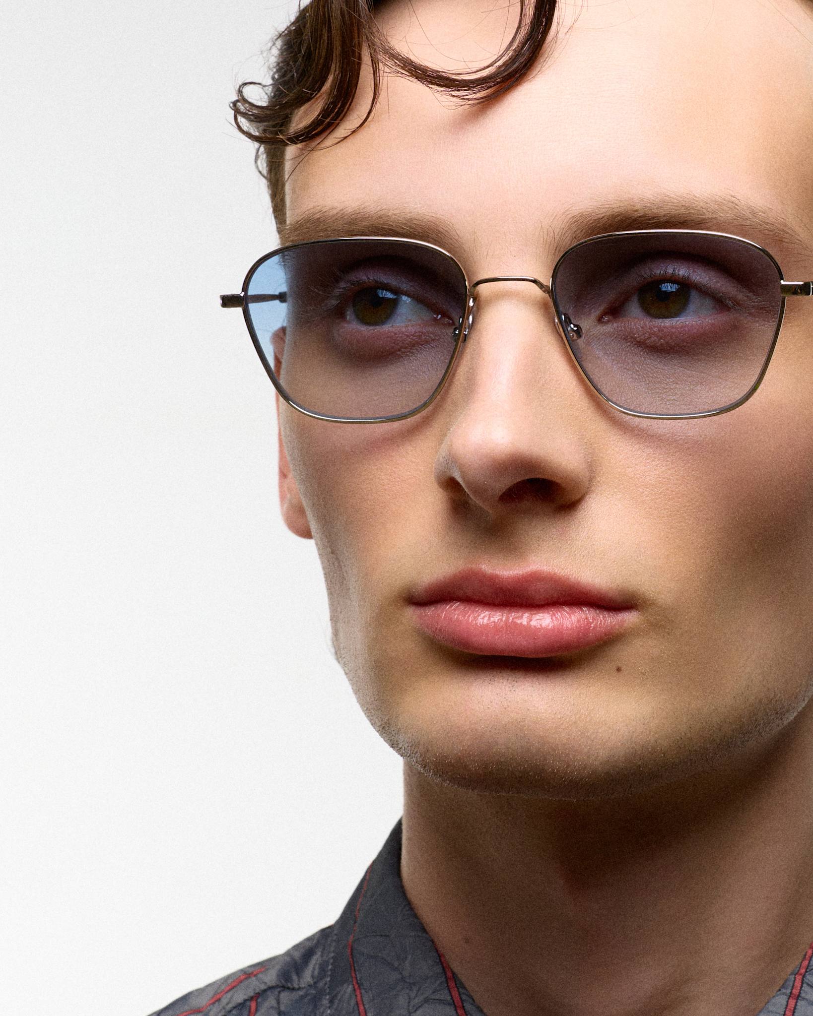 Otis Silver - blue gradient lens