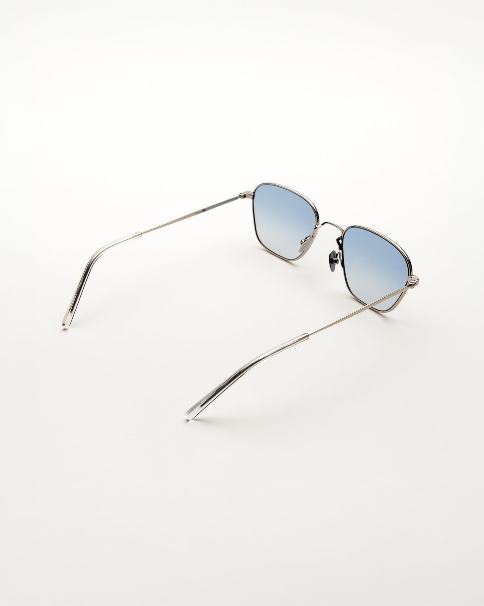 Otis Silver - blue gradient lens