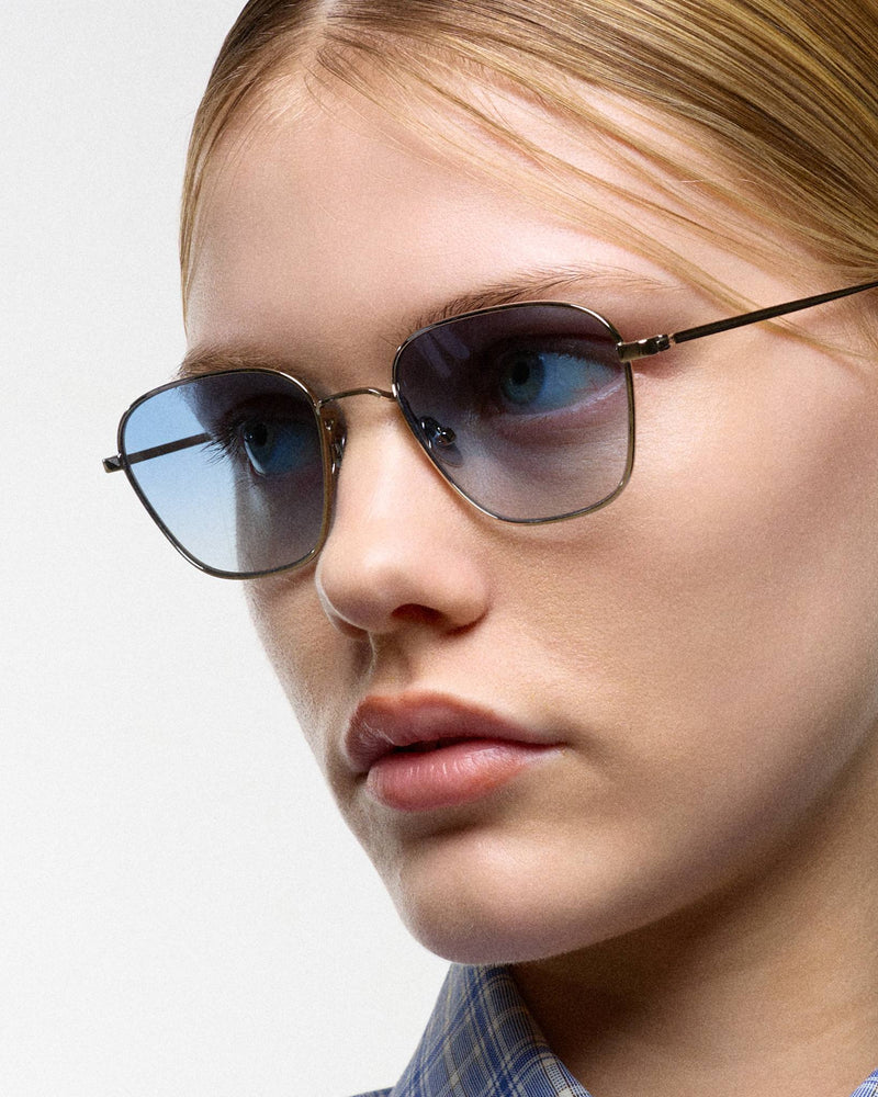 Otis Silver - blue gradient lens
