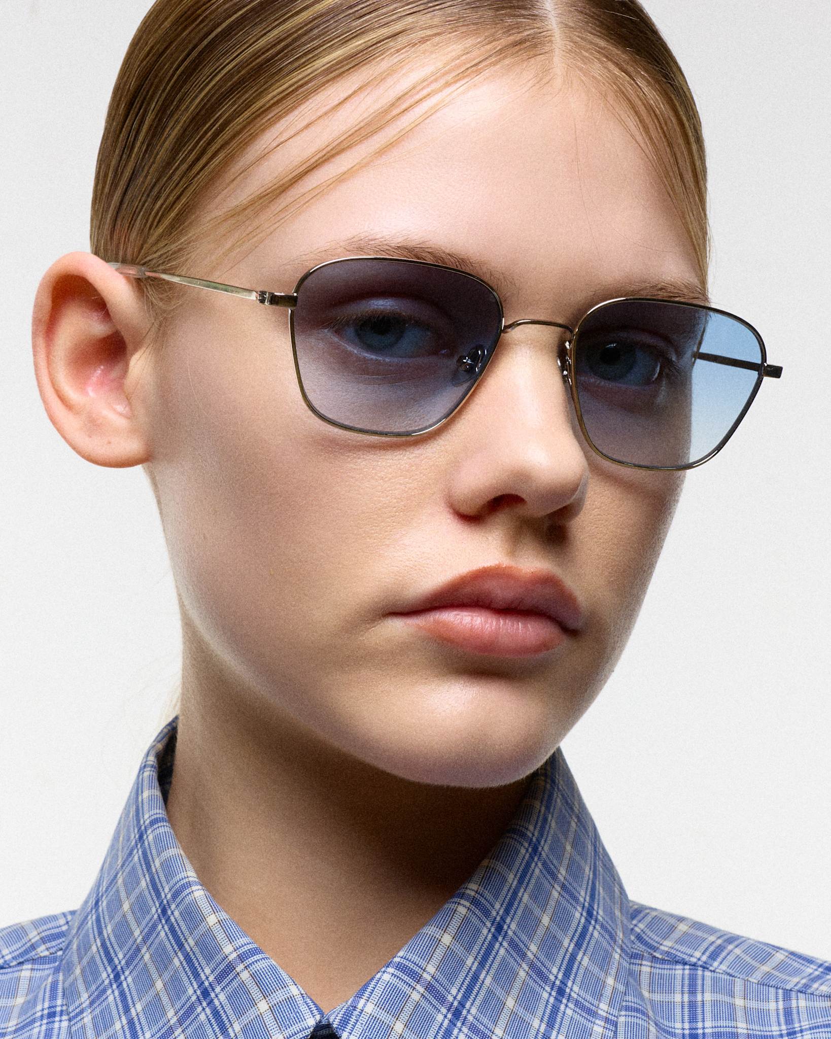Otis Silver - blue gradient lens