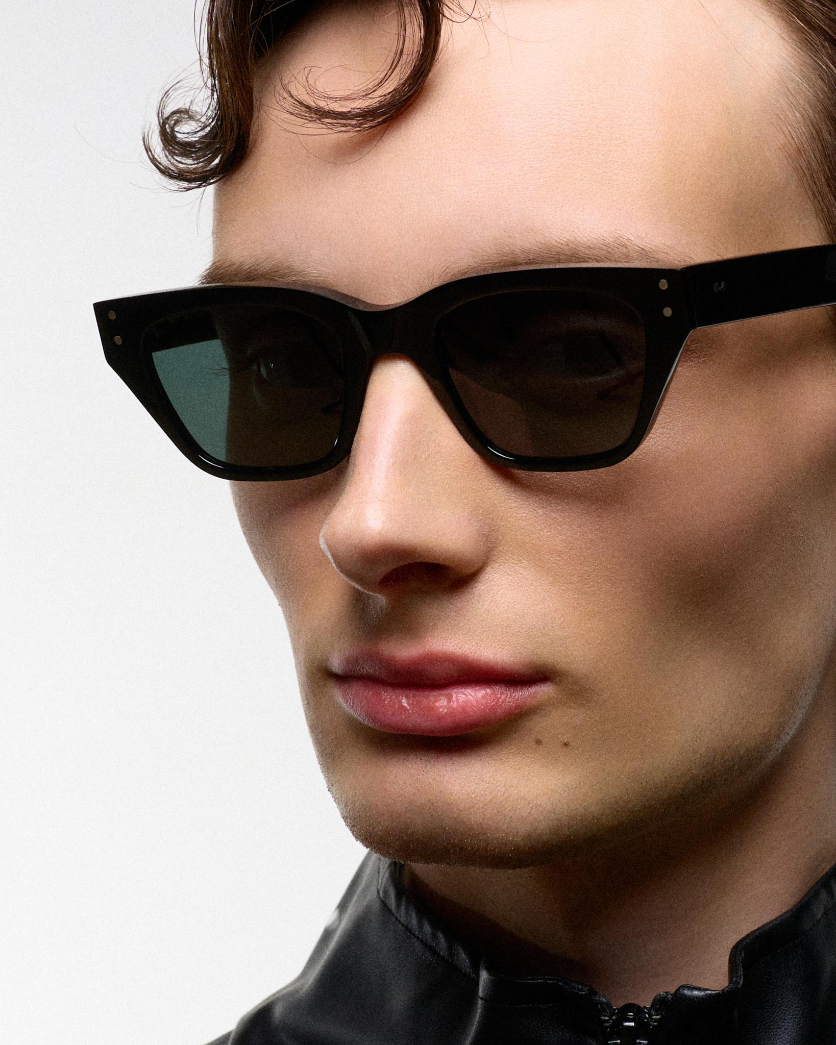 Memphis Black - green solid lens