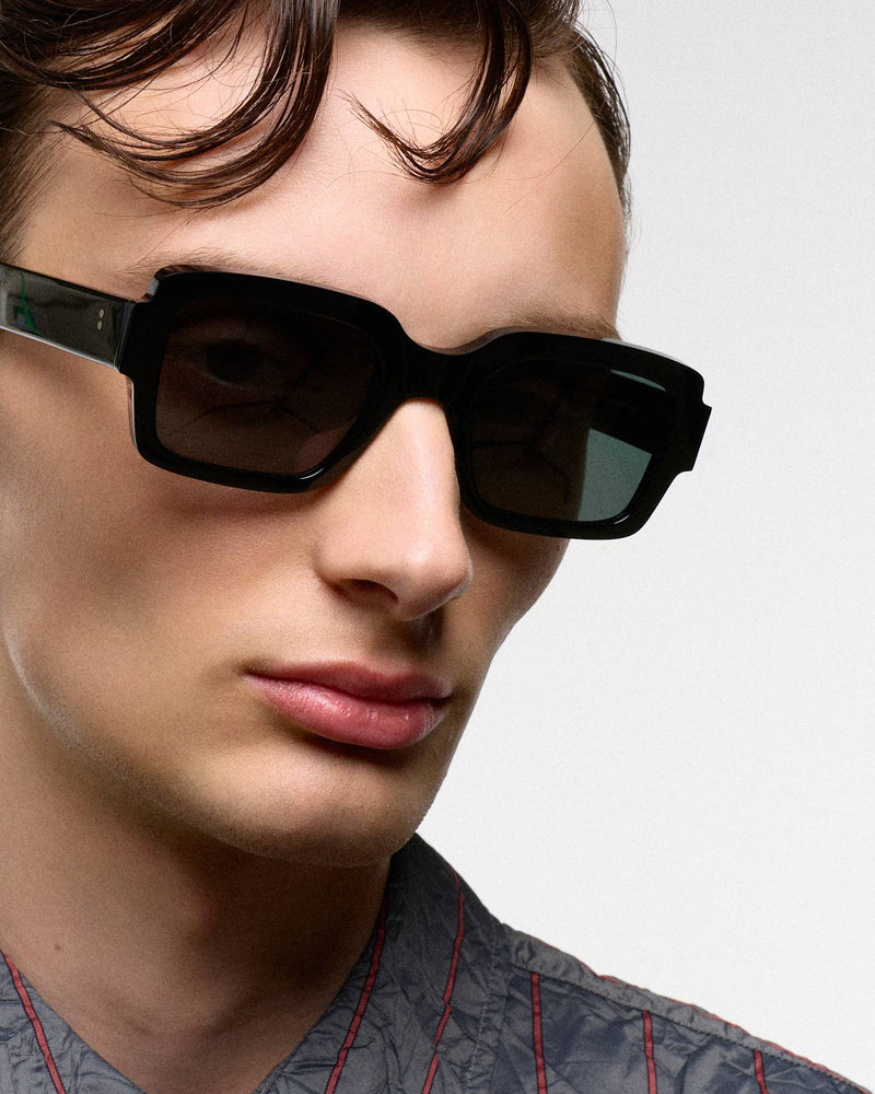 Apollo Black - green solid lens