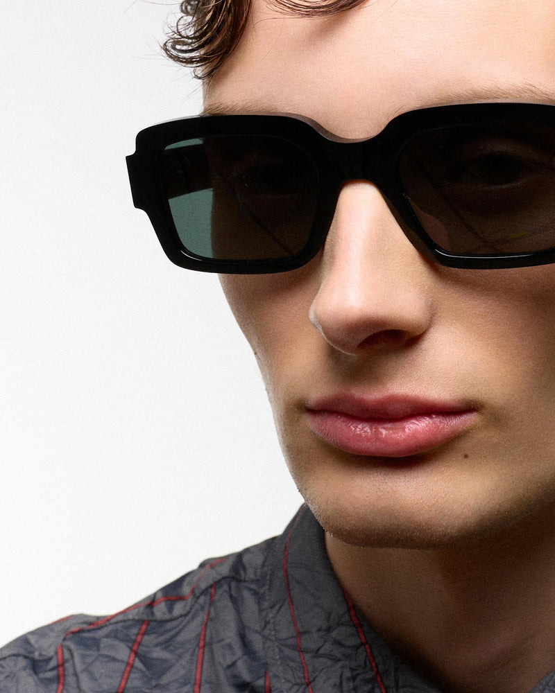 Apollo Black - green solid lens