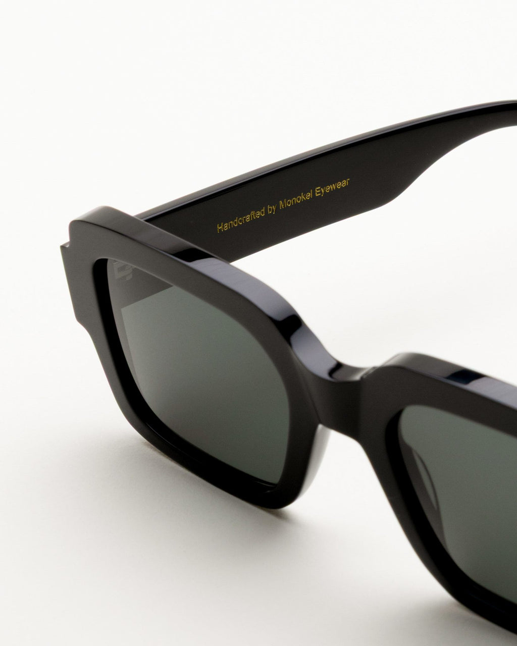 Apollo Black - green solid lens