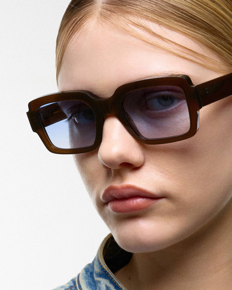 Apollo Chocolate - blue gradient lens