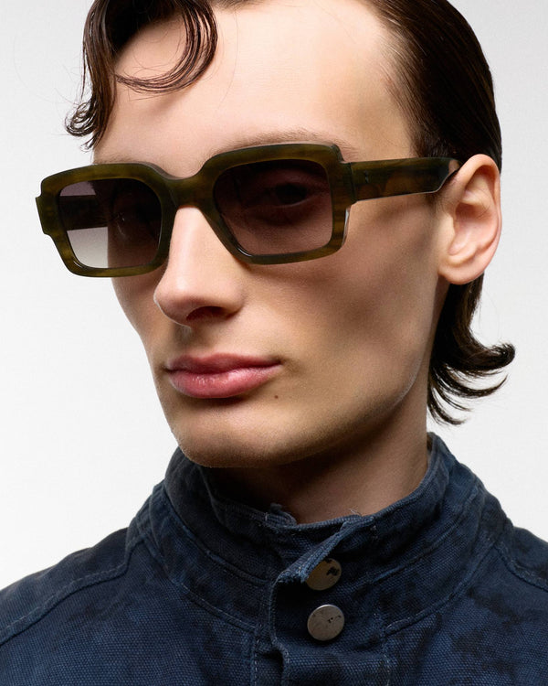 Apollo Olive Demi - grey gradient lens