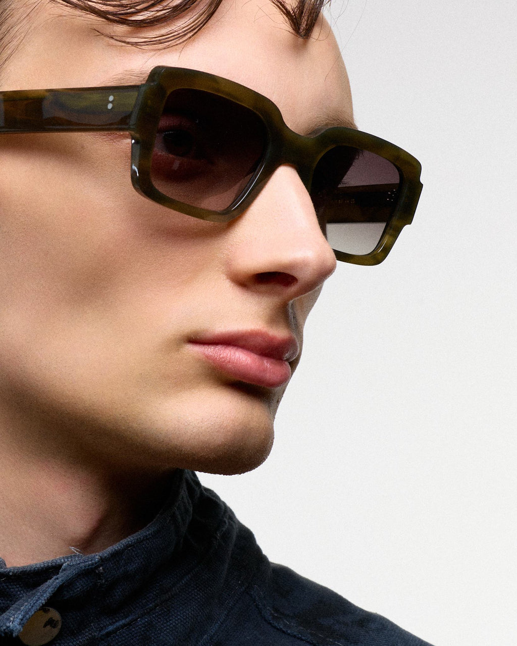 Apollo Olive Demi - grey gradient lens