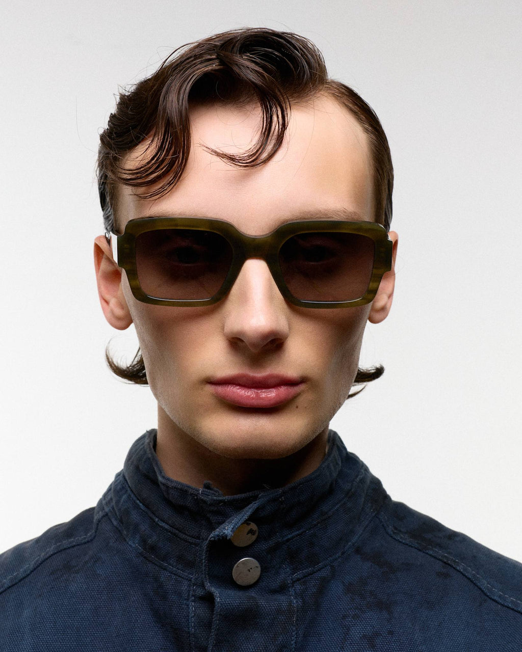 Apollo Olive Demi - grey gradient lens