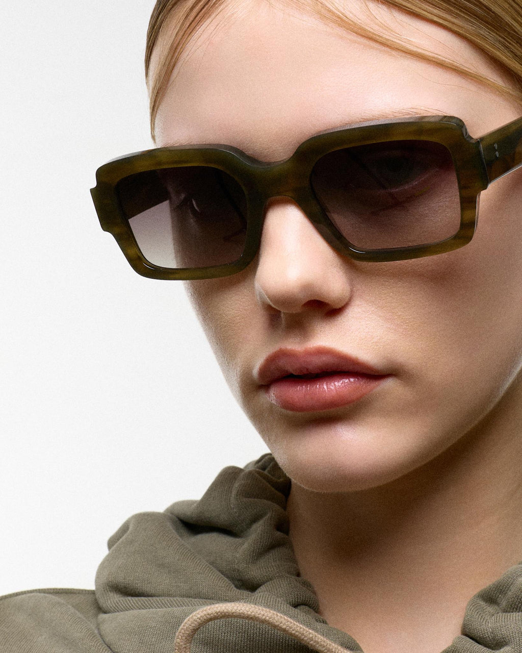 Apollo Olive Demi - grey gradient lens