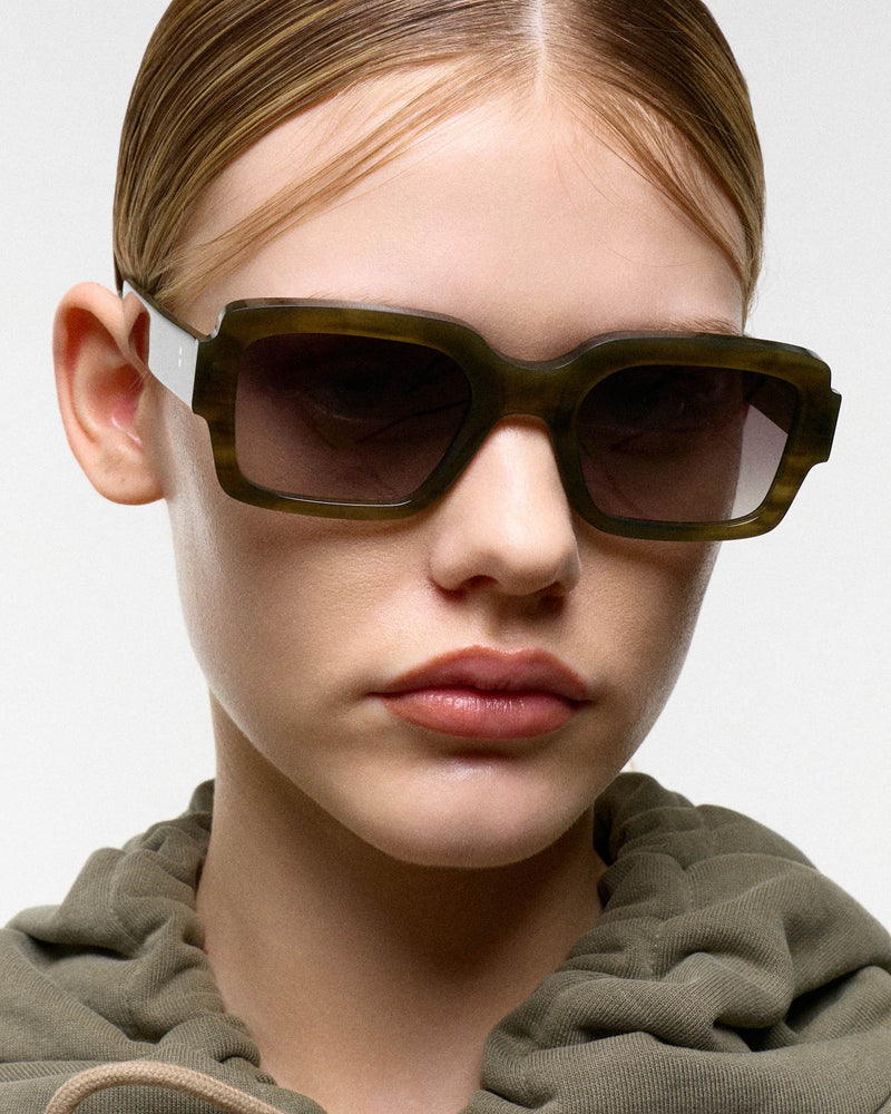 Apollo Olive Demi - grey gradient lens