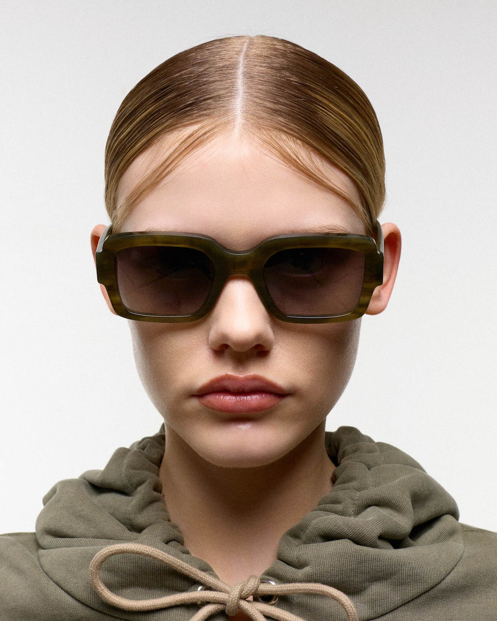 Apollo Olive Demi - grey gradient lens
