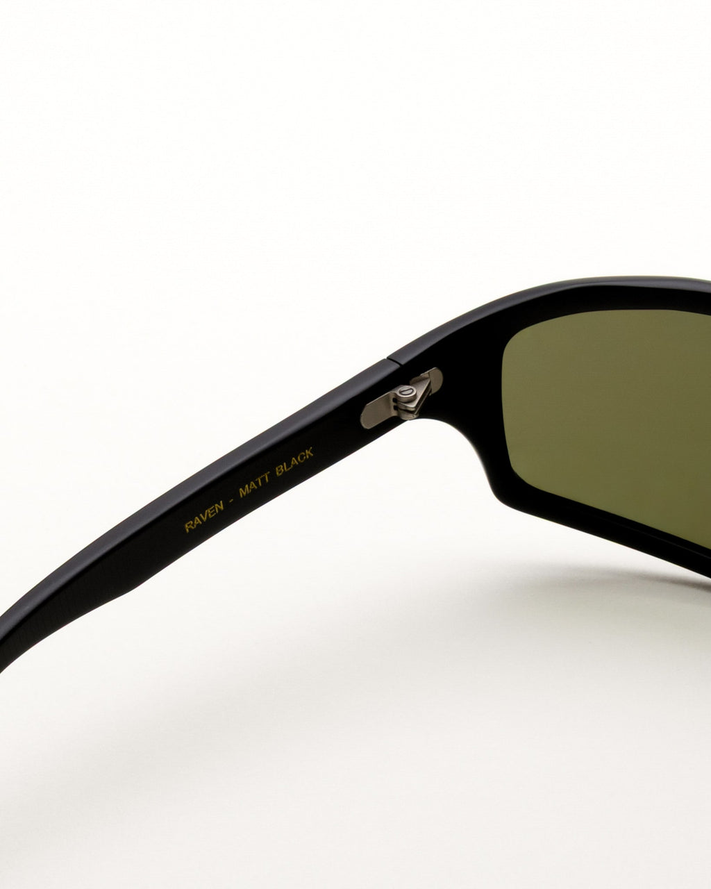 Raven matt Black - green solid polarized lens