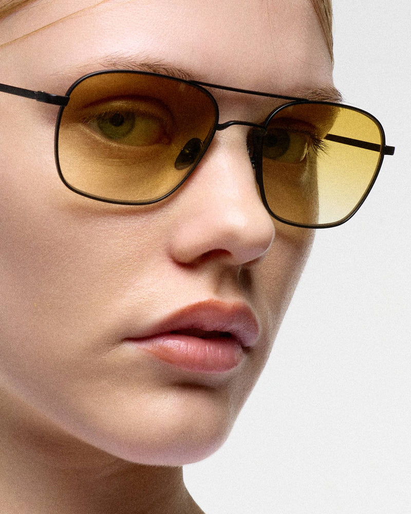 Dion matt Black - yellow gradient lens