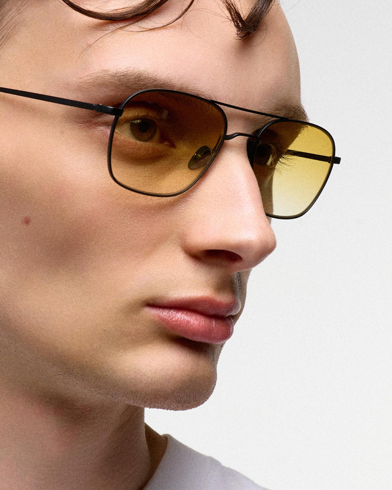 Dion matt Black - yellow gradient lens