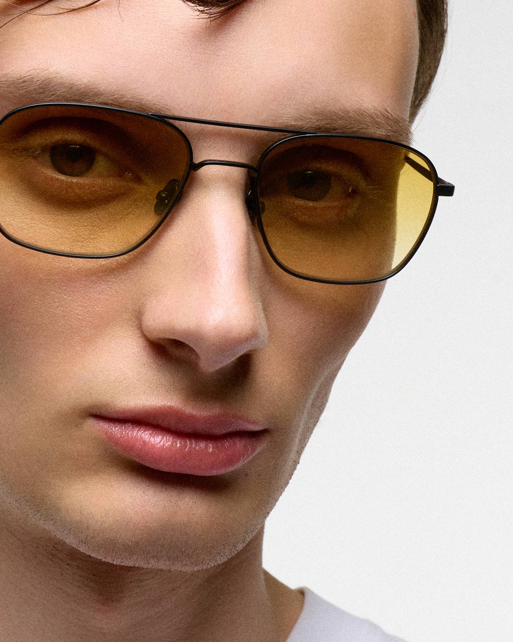 Dion matt Black - yellow gradient lens