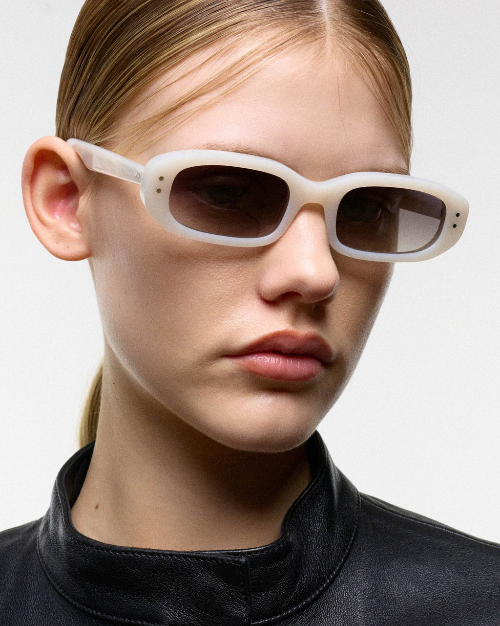 April Pearl - grey gradient lens
