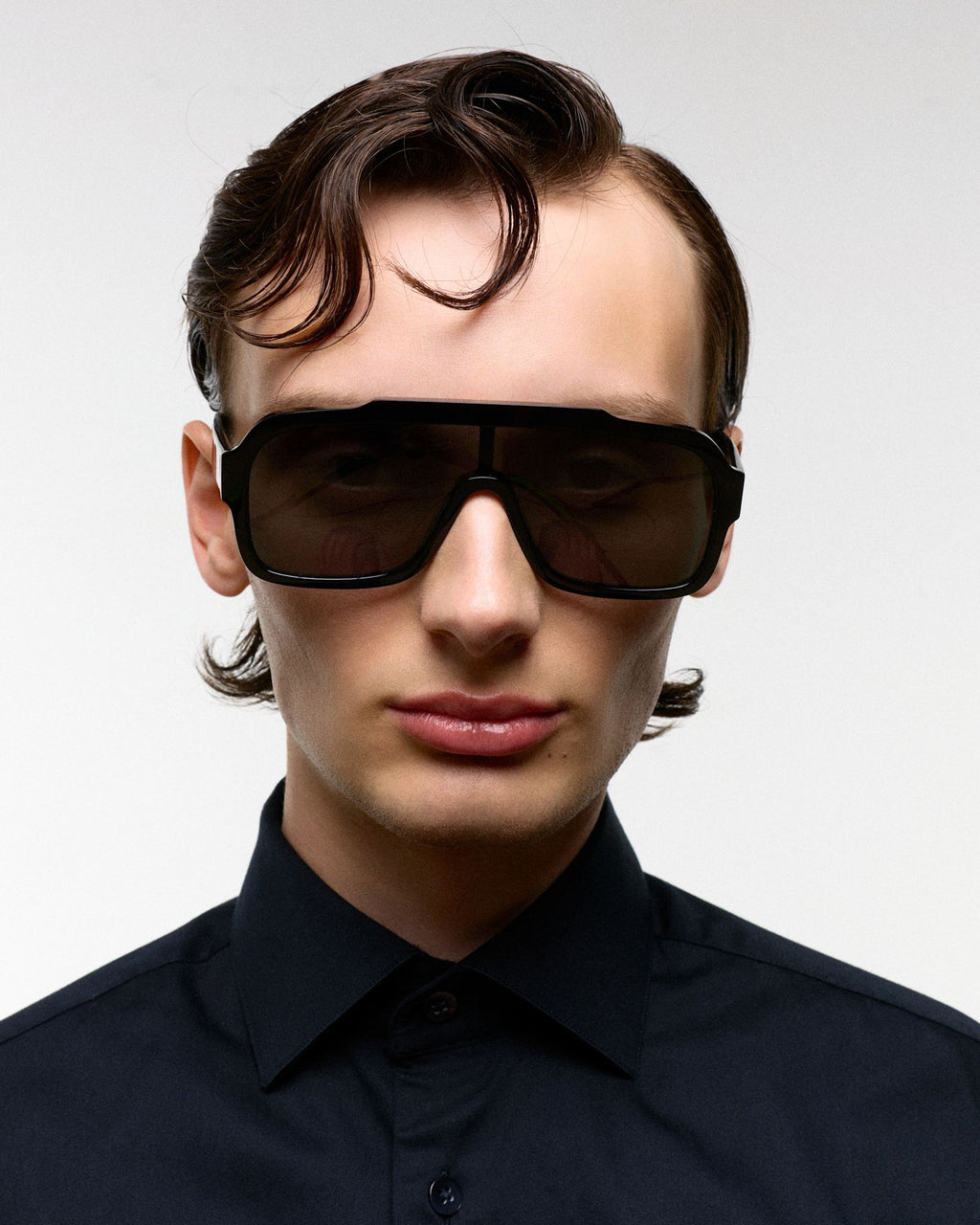 Aspen Black - green solid lens