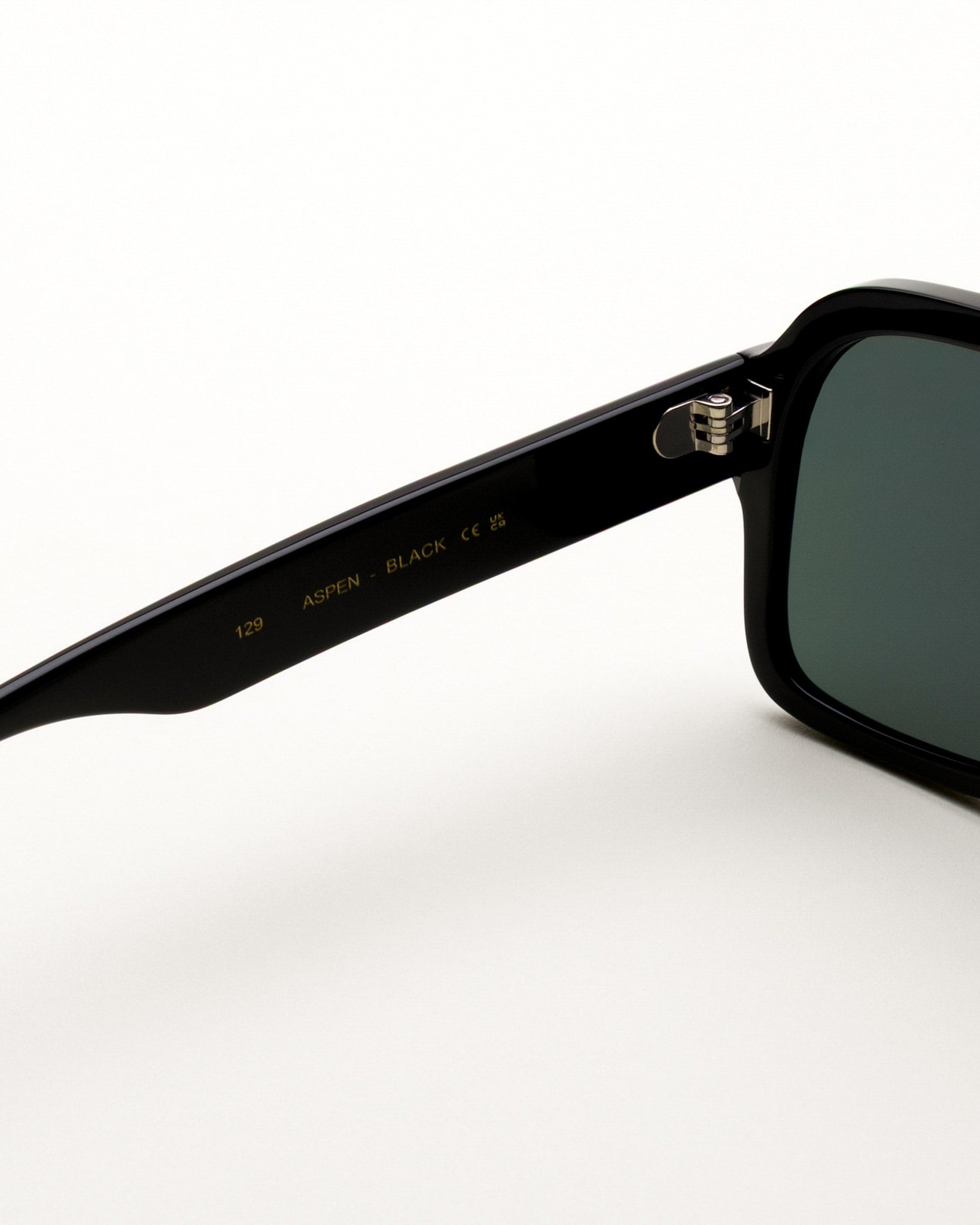 Aspen Black - green solid lens