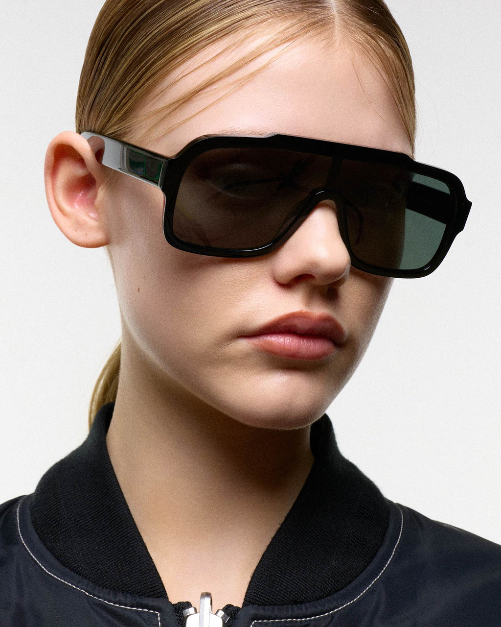 Aspen Black - green solid lens