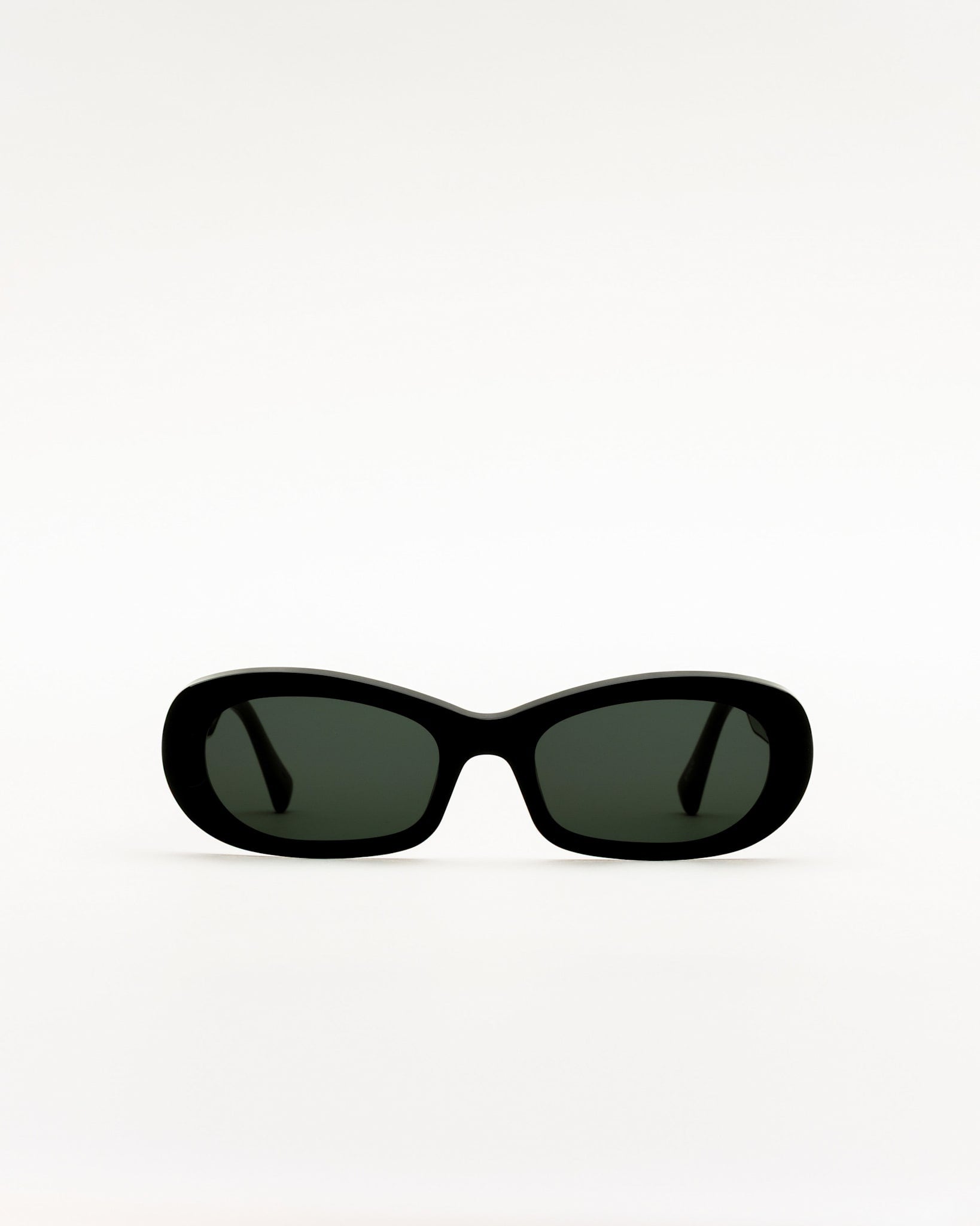 Belle Black - green solid lens