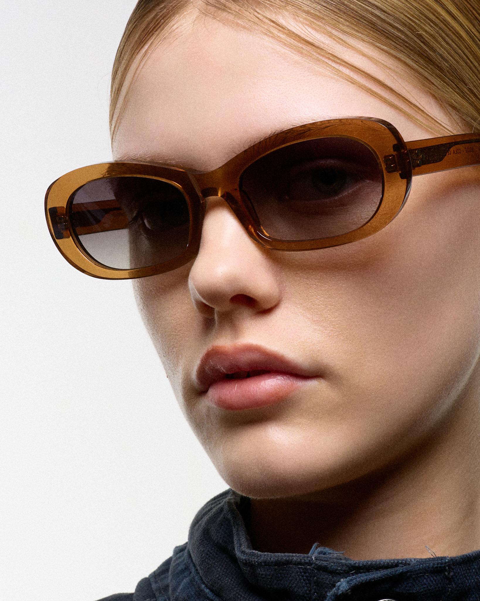 Belle Cola - grey gradient lens