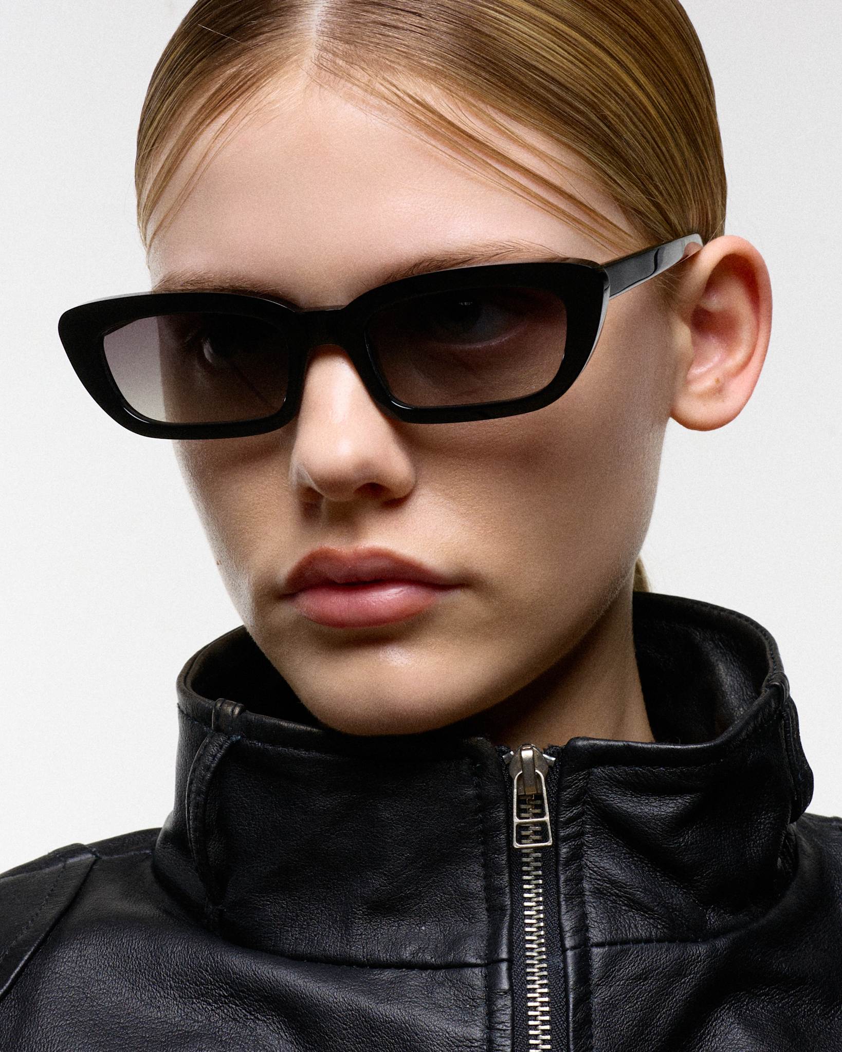 Nova Black - grey gradient lens