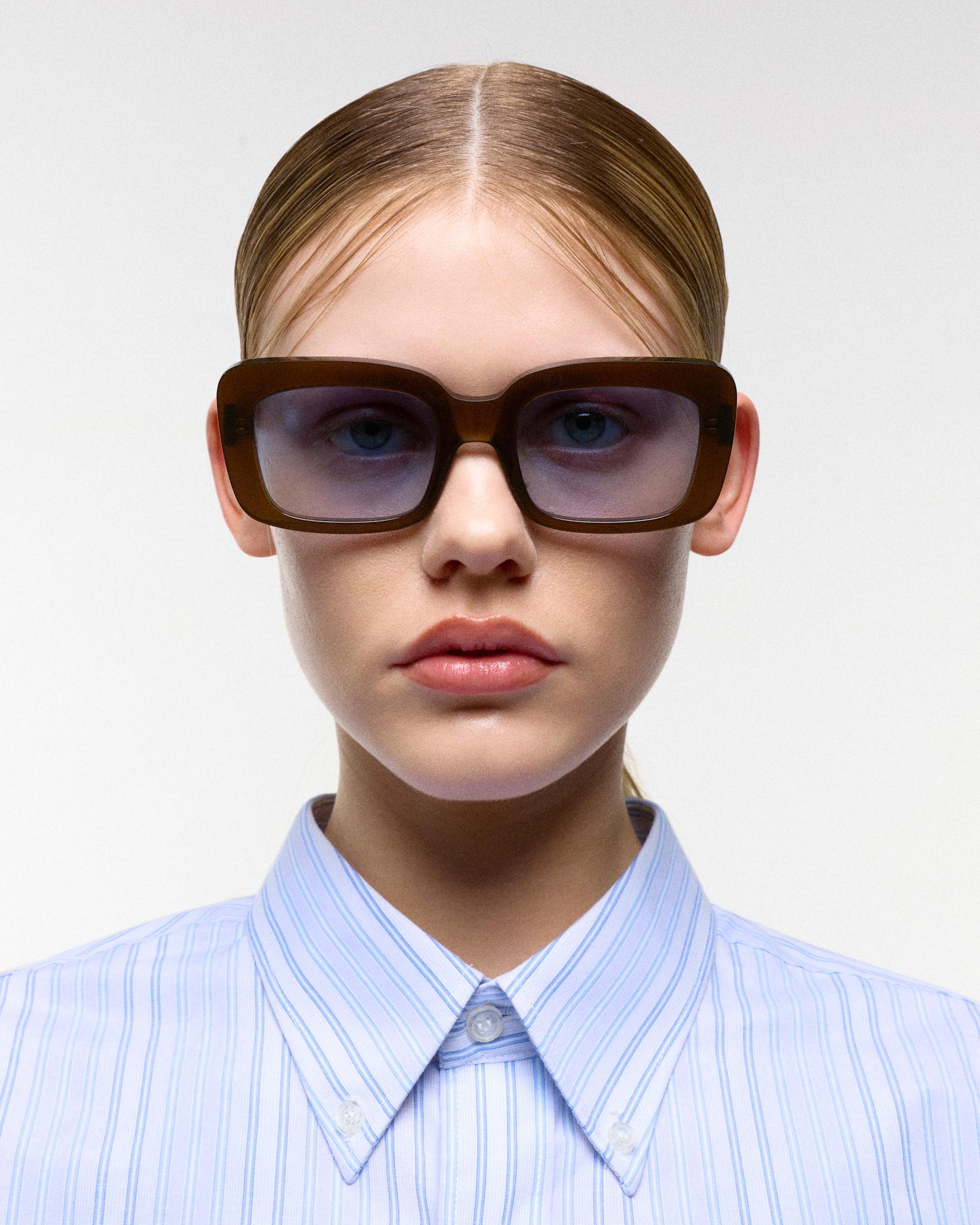 Molly Chocolate - blue gradient lens