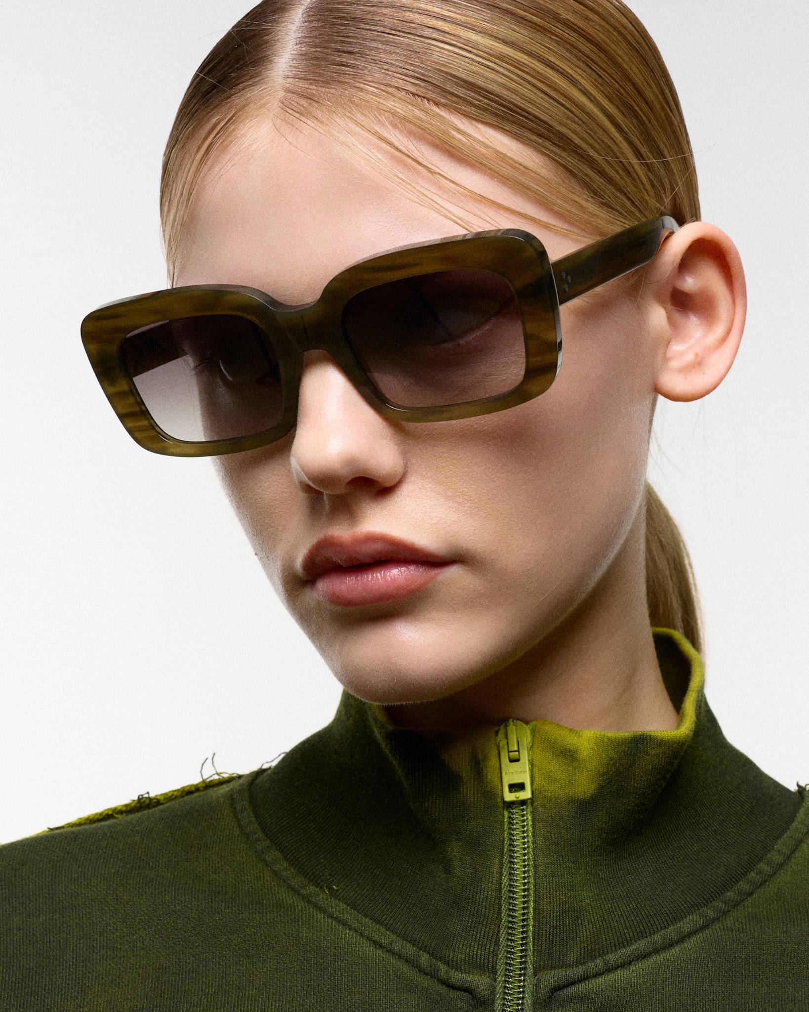 Molly Olive Demi - grey gradient lens