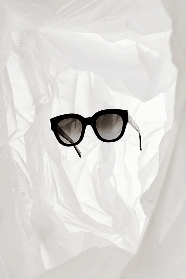 Cleo Black - grey gradient lens