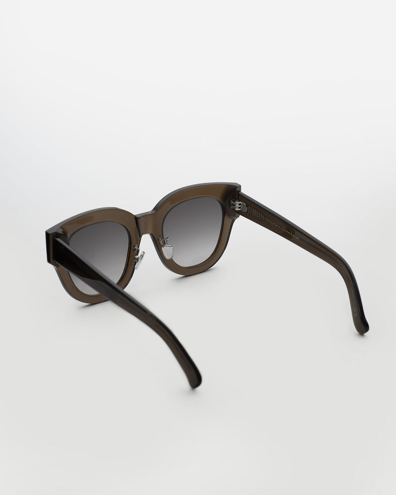 Cleo Cola - grey gradient lens