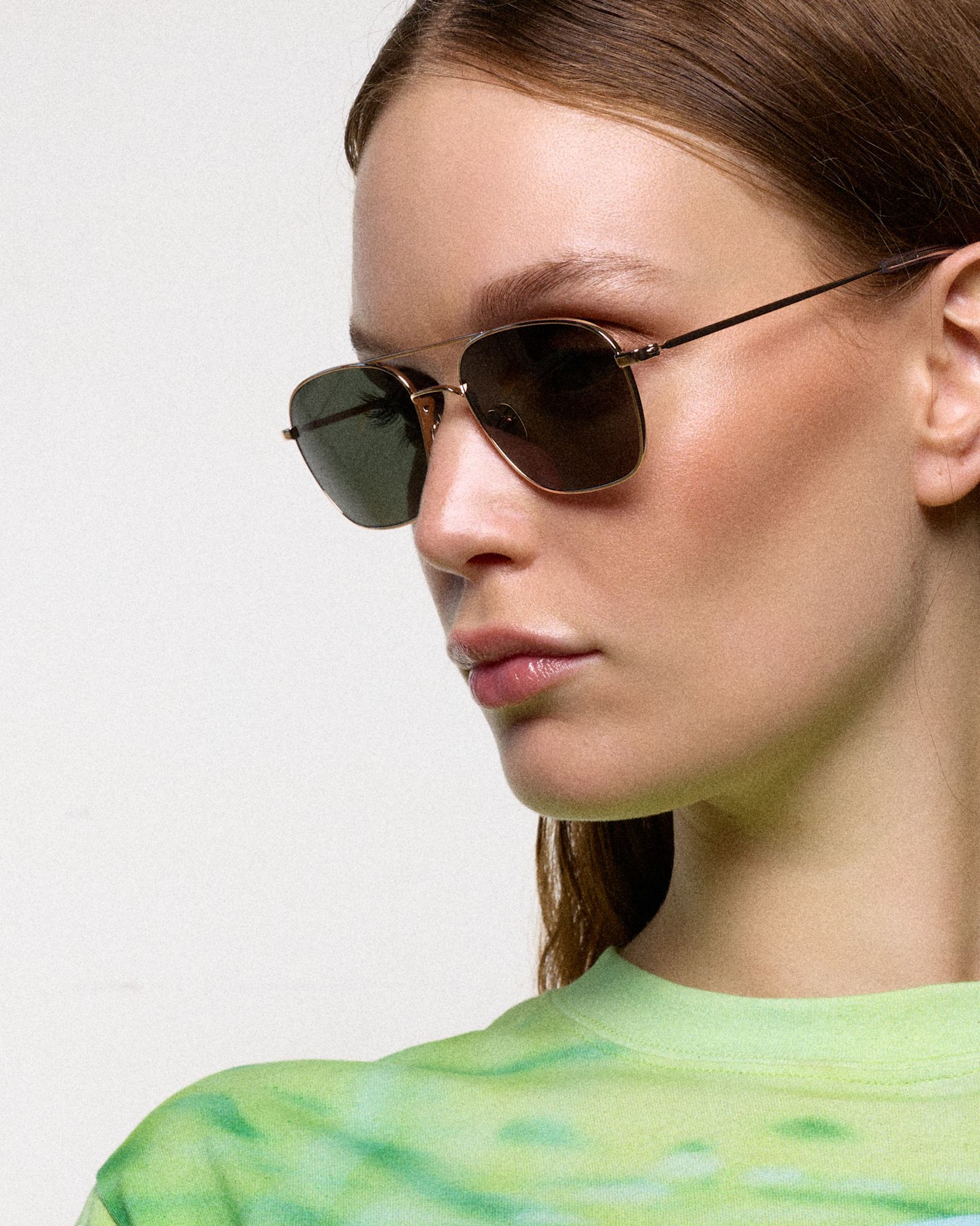 Dion Gold - green solid lens