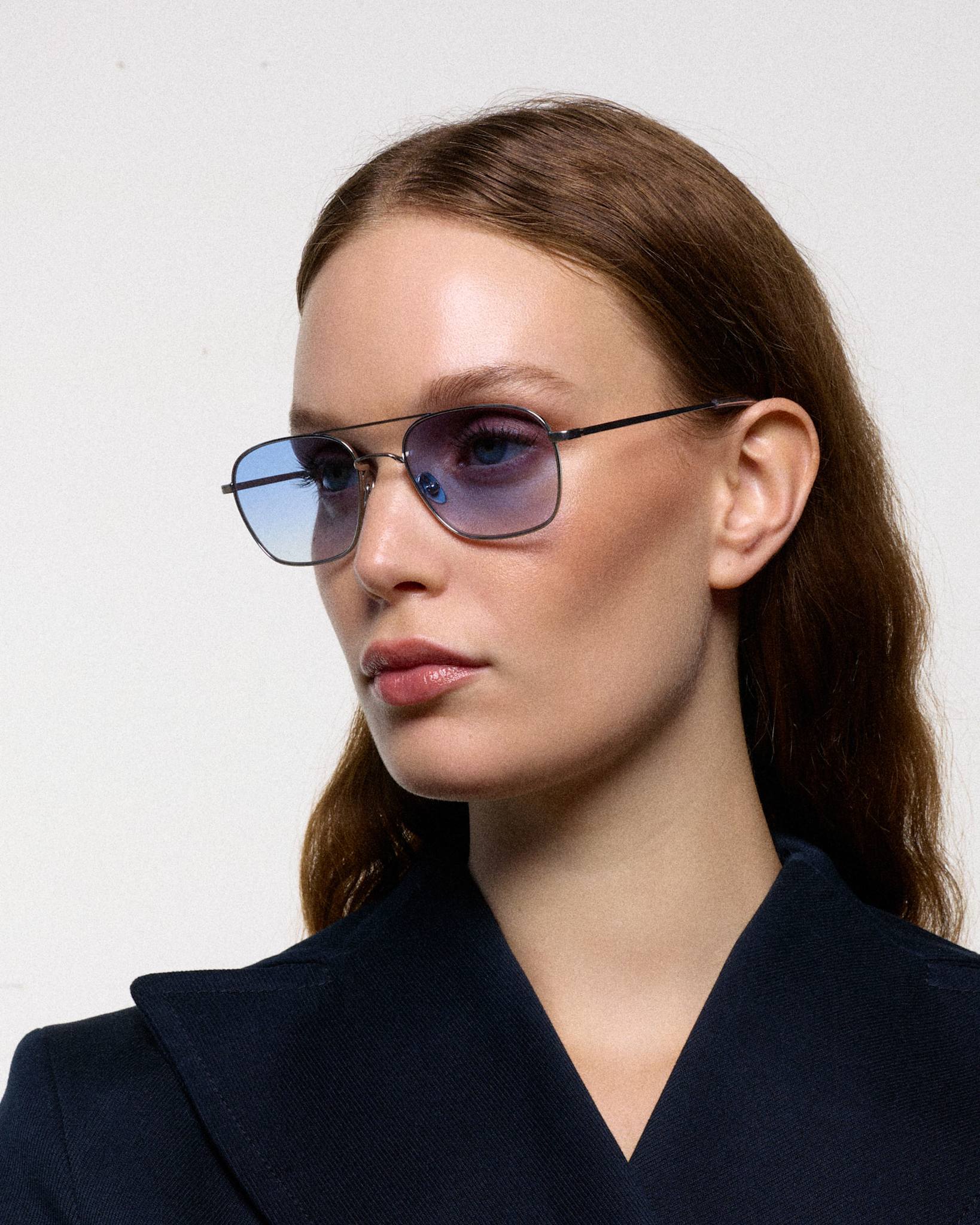 Dion Silver - blue gradient lens