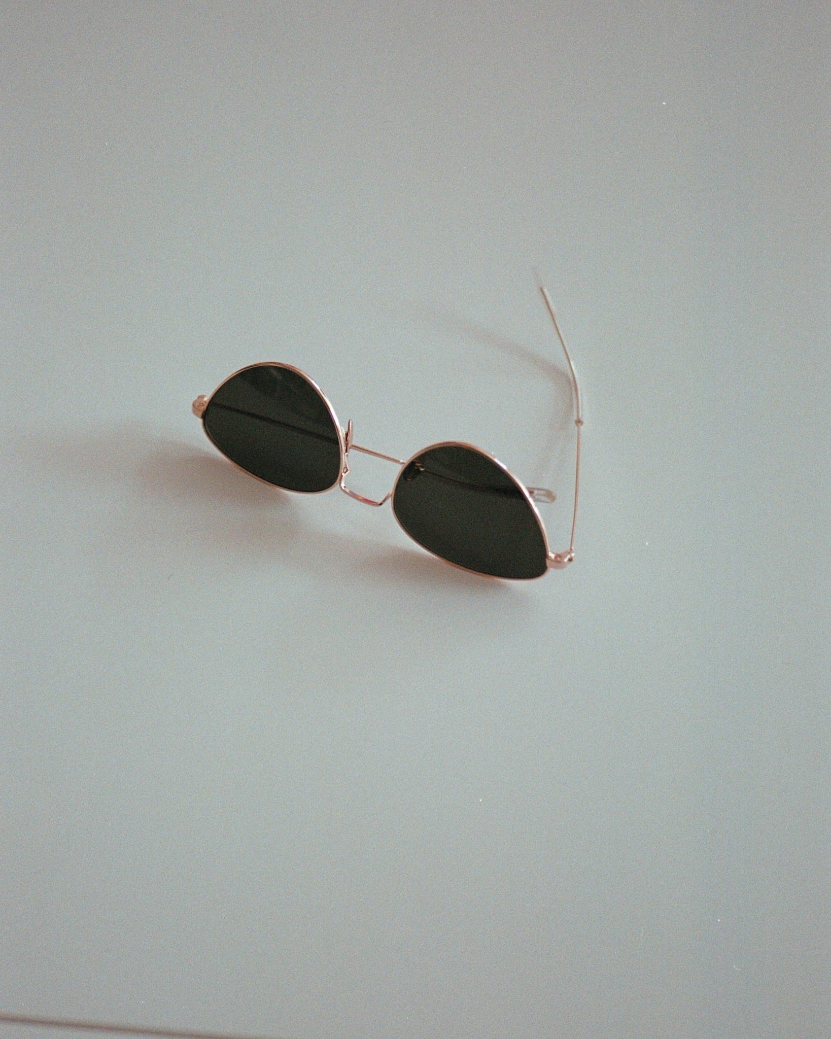 Luna Gold - green solid lens