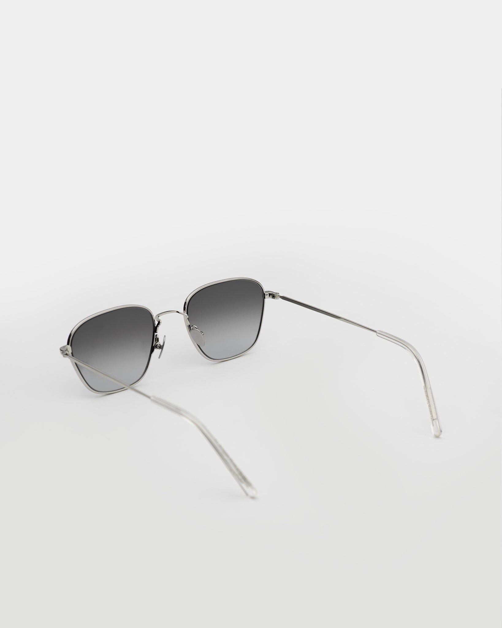 Otis Silver - grey gradient lens