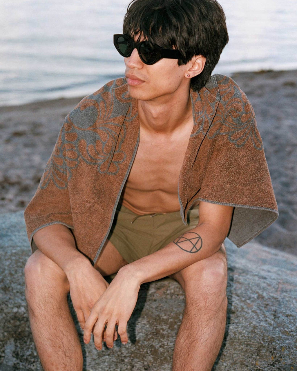 Polly Black - green solid lens