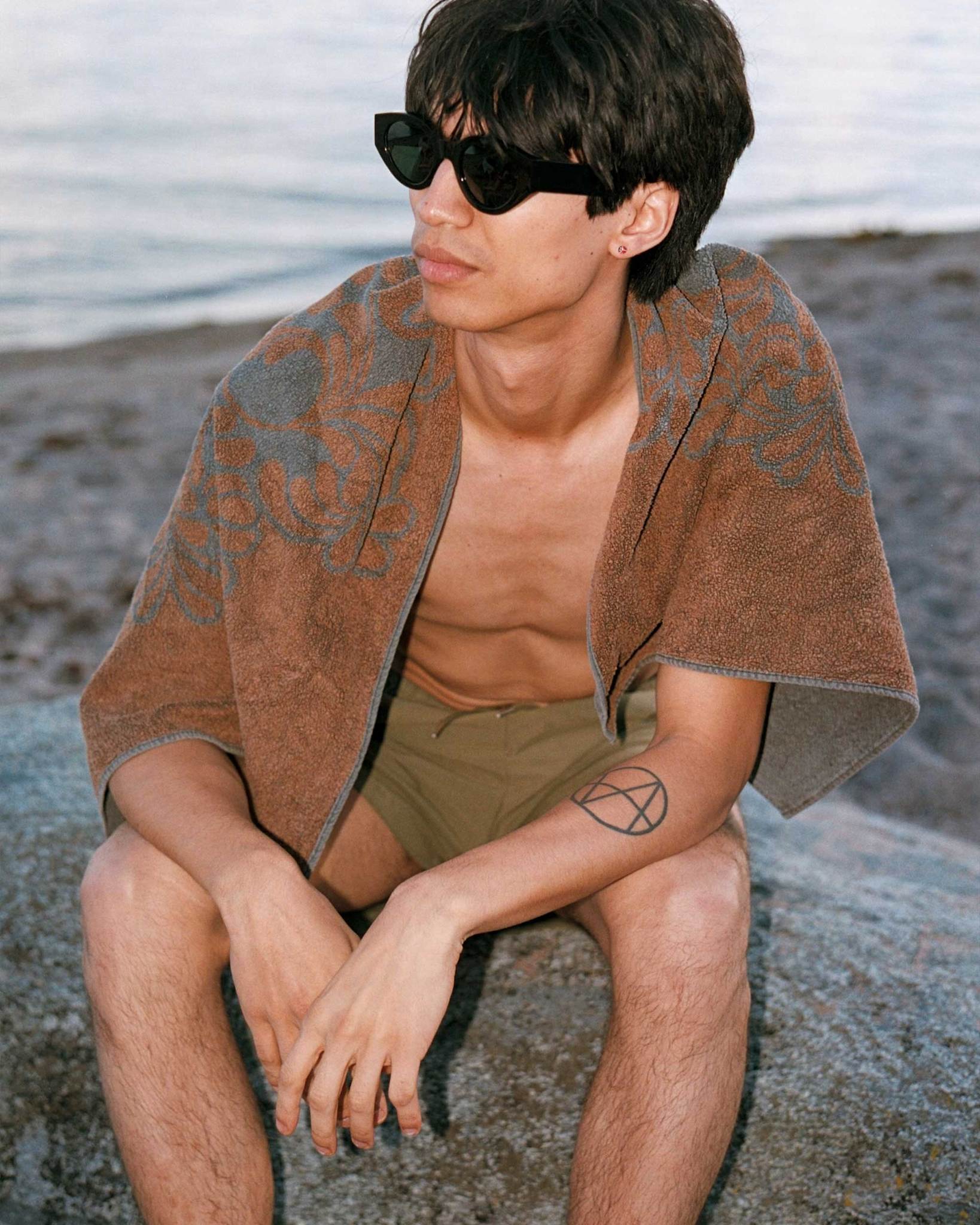 Polly Black - green solid lens