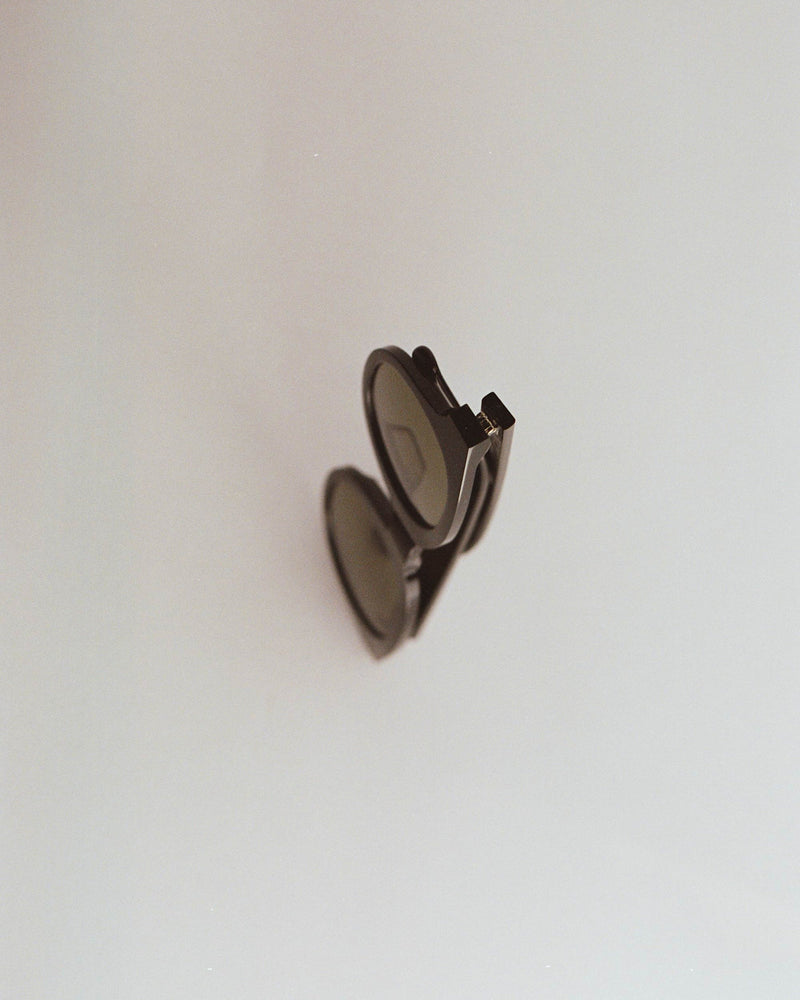 Shiro Black - grey gradient lens