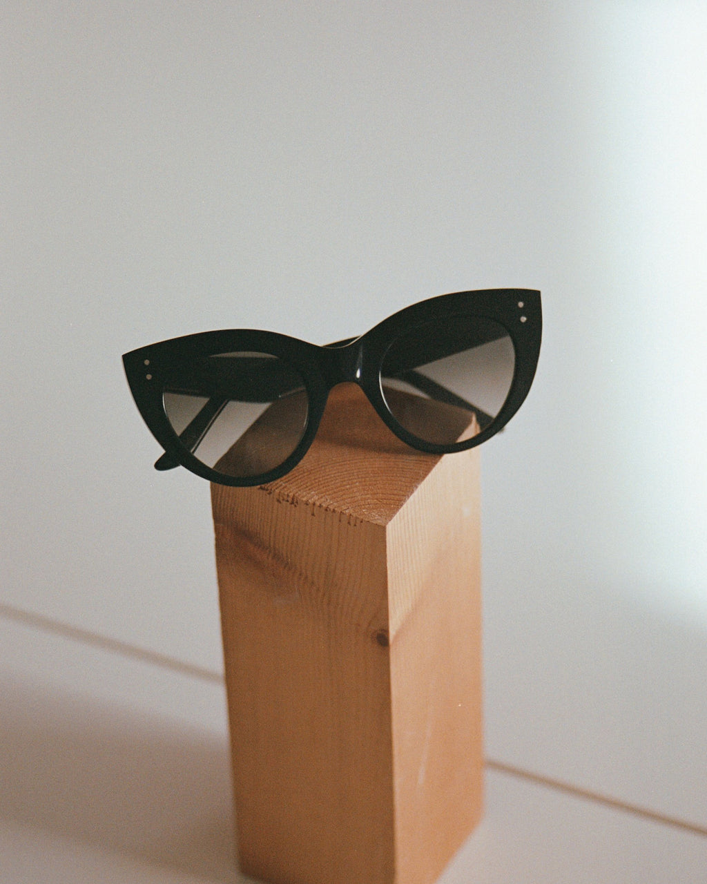 June Black - grey gradient lens