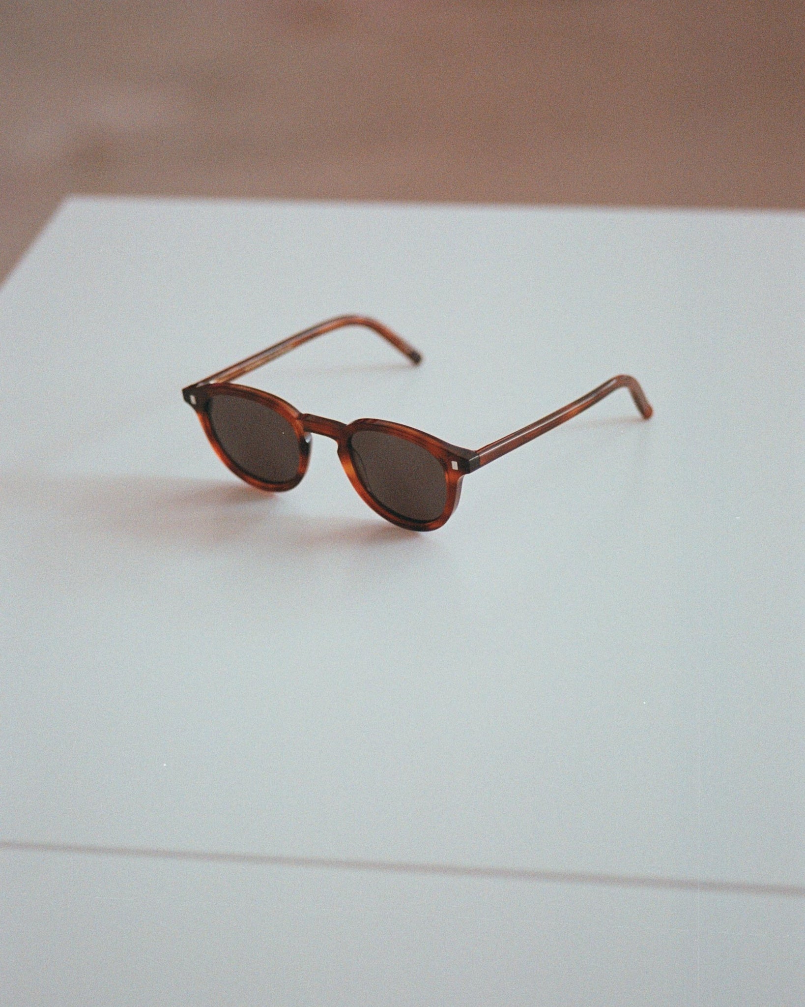 Nelson Amber - grey solid lens