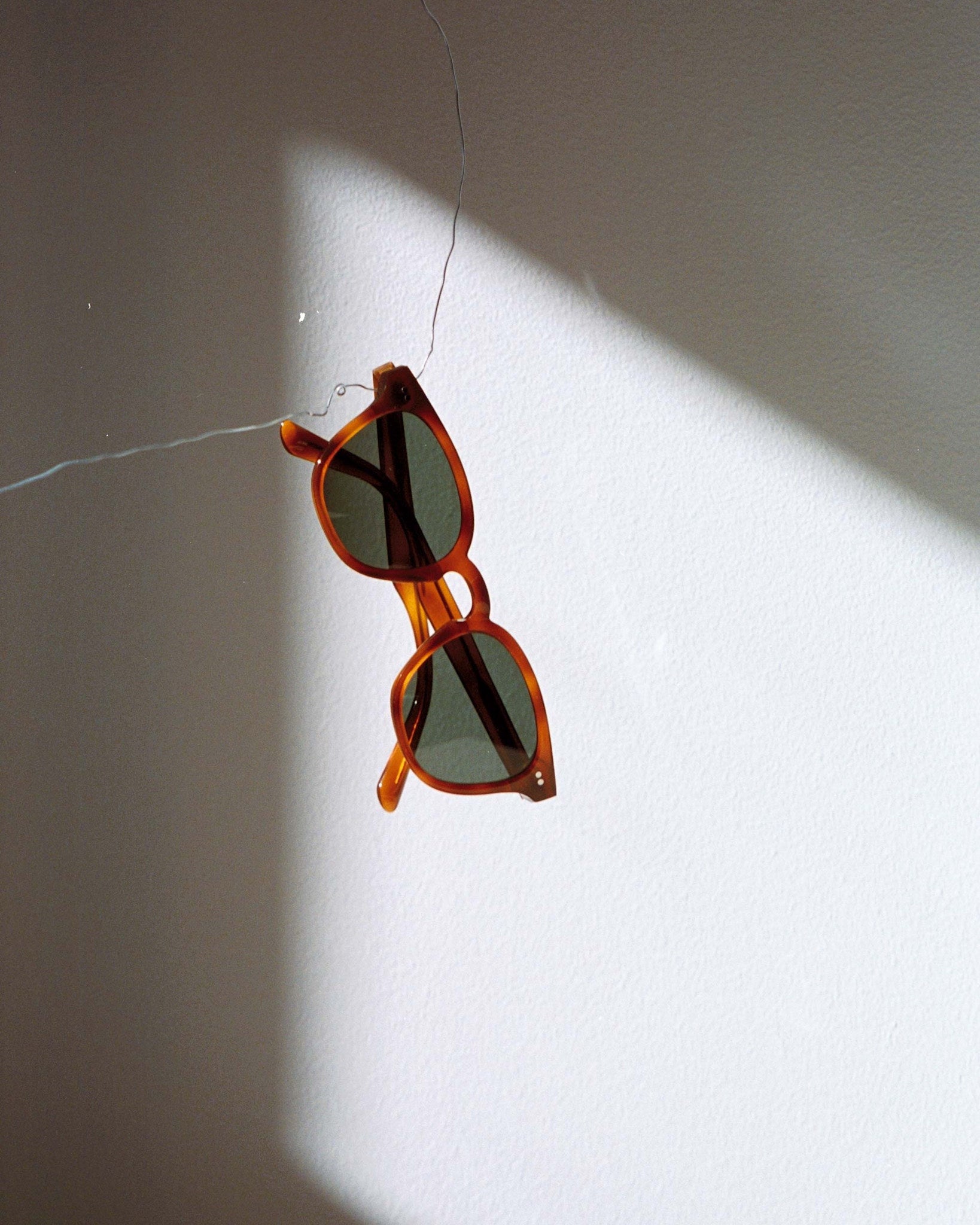 River Amber - green solid lens